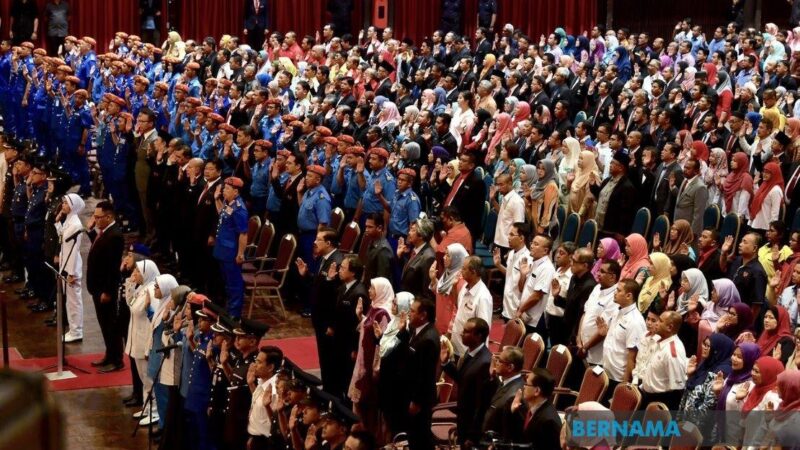 2 juta penjawat awam dan pesara dapat ‘duit raya’ RM500, RM250