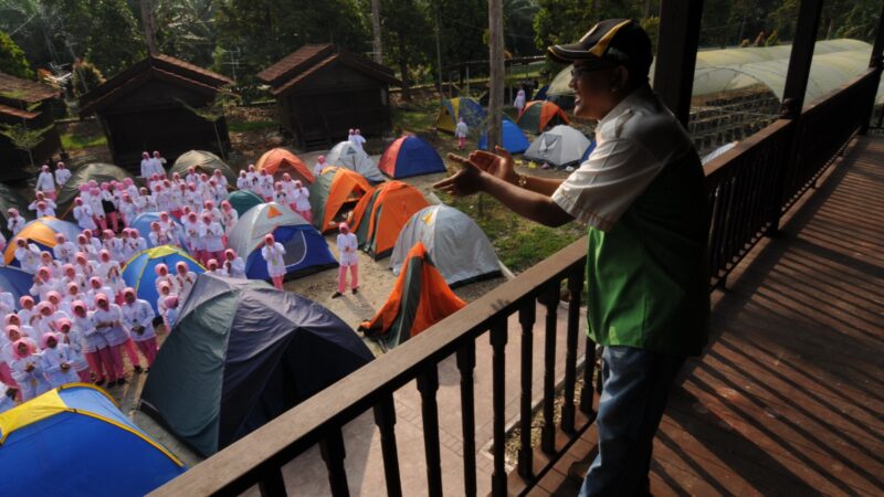 Pembinaan jati diri pelajar tidak ke mana, kalau sekadar berkhemah di padang sekolah