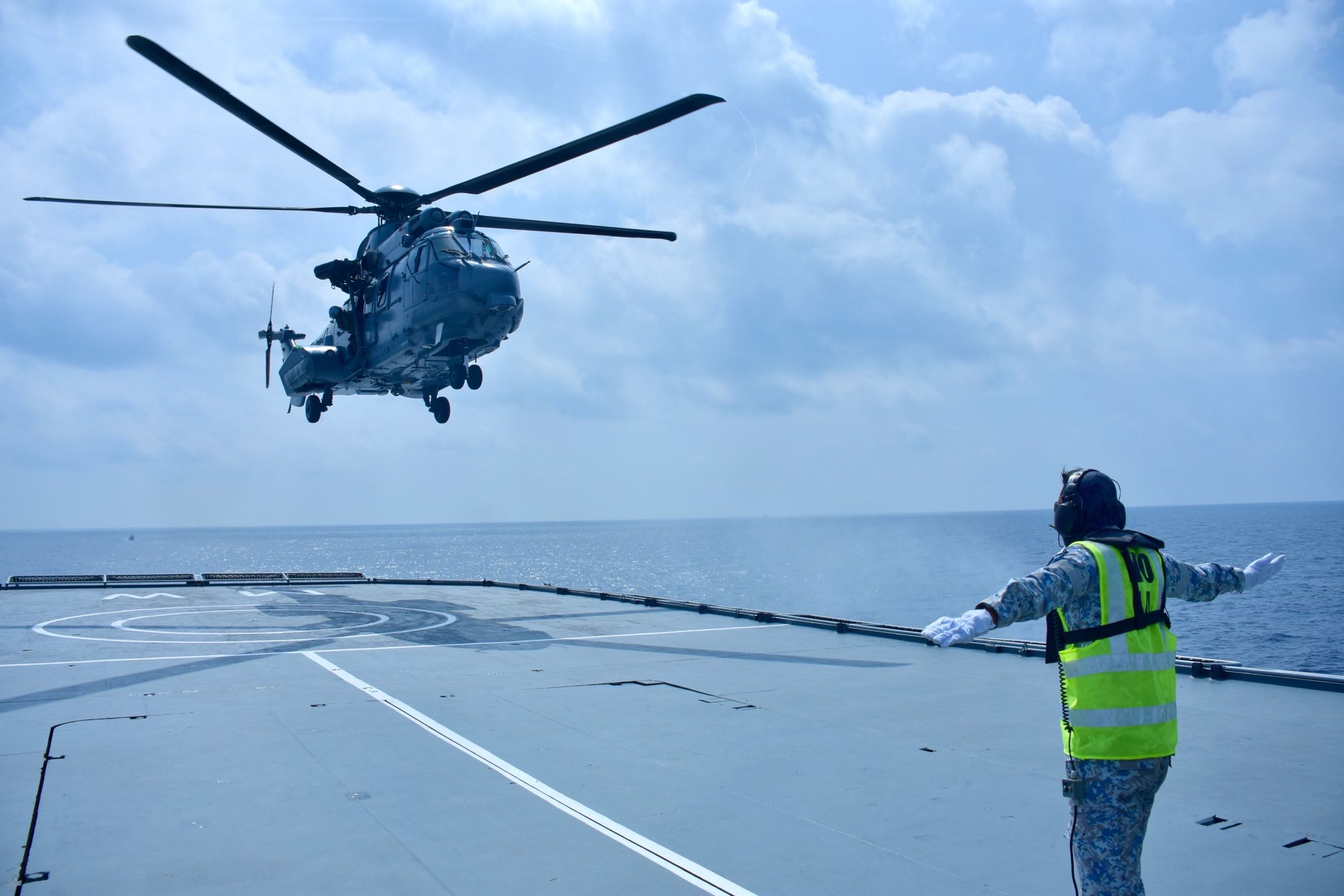 Batal Hawk: Mindef buka tender baharu sewa helikopter, ambil kira titah Agong – Khaled