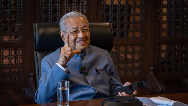 Selain UK, SPRM turut siasat aset Tun Mahathir di Switzerland – Azam