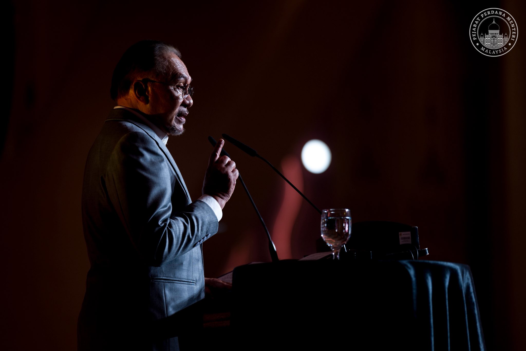 Kerajaan tegas larang pesta arak di sekolah – PM Anwar