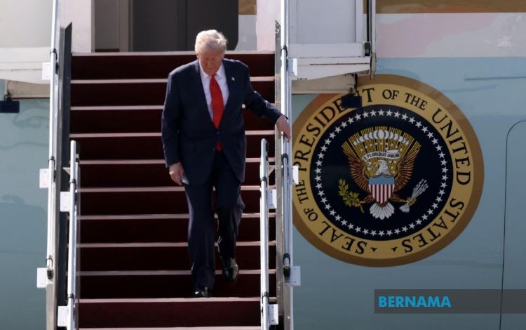 Presiden Donald Trump tiba di Malaysia sempena Sidang Kemuncak ASEAN Ke-47