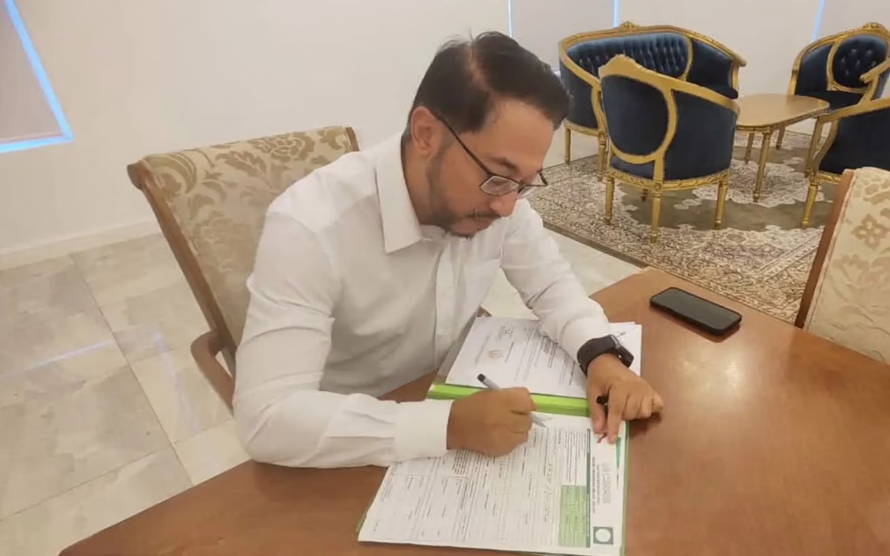 “PAS kini tempat orang Islam/Melayu berteduh,” kata Isham Jalil selepas mohon sertai PAS
